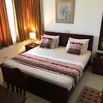 Colombo - Town Hall 2 Room 3 Beds 3 Bath Spacious Apartment
