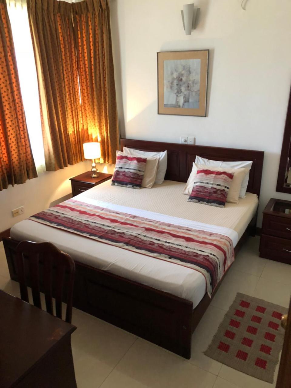 Apartment - Town Hall 2 3 Beds 3 Bath Spacious